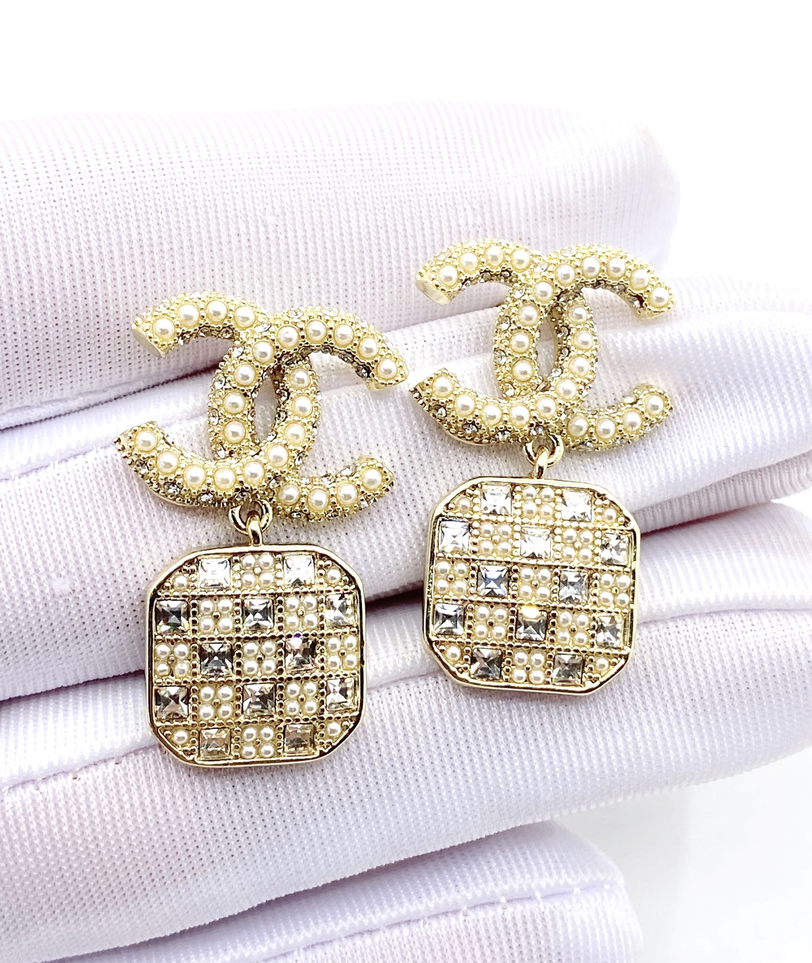 18K Chanel Diamonds Drop Earrings