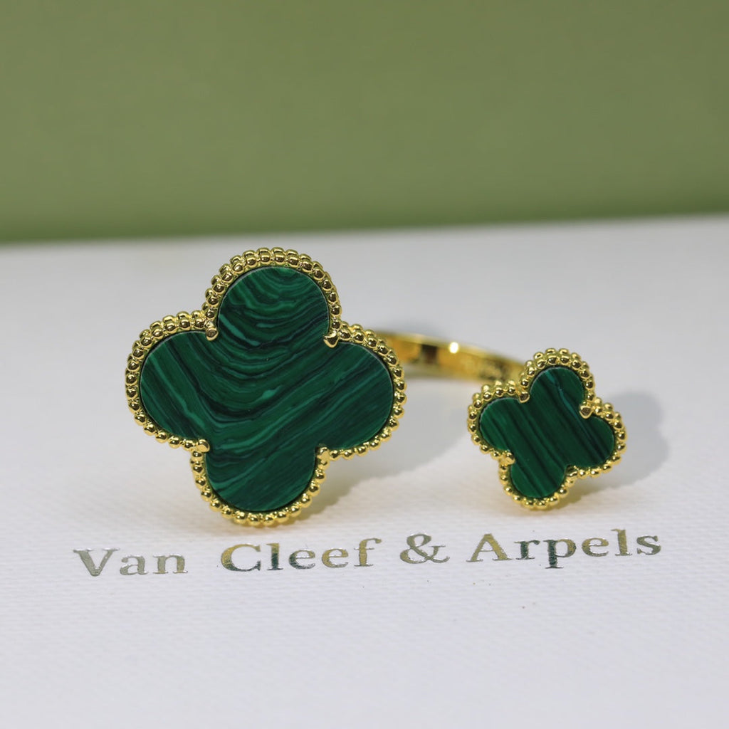 18K Van Cleef & Arpels Magic Alhambra Malachite Clover Ring
