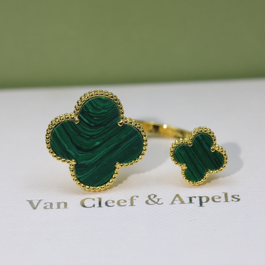 18K Van Cleef & Arpels Magic Alhambra Malachite Clover Ring