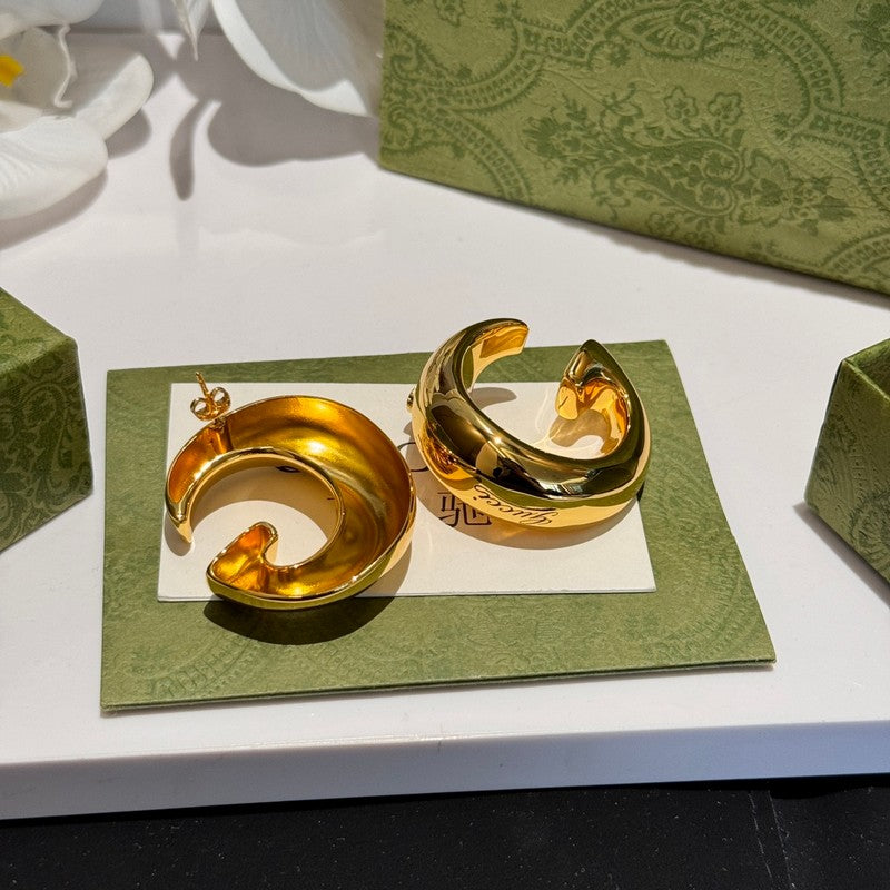 18K Gucci Smooth Gold Earrings