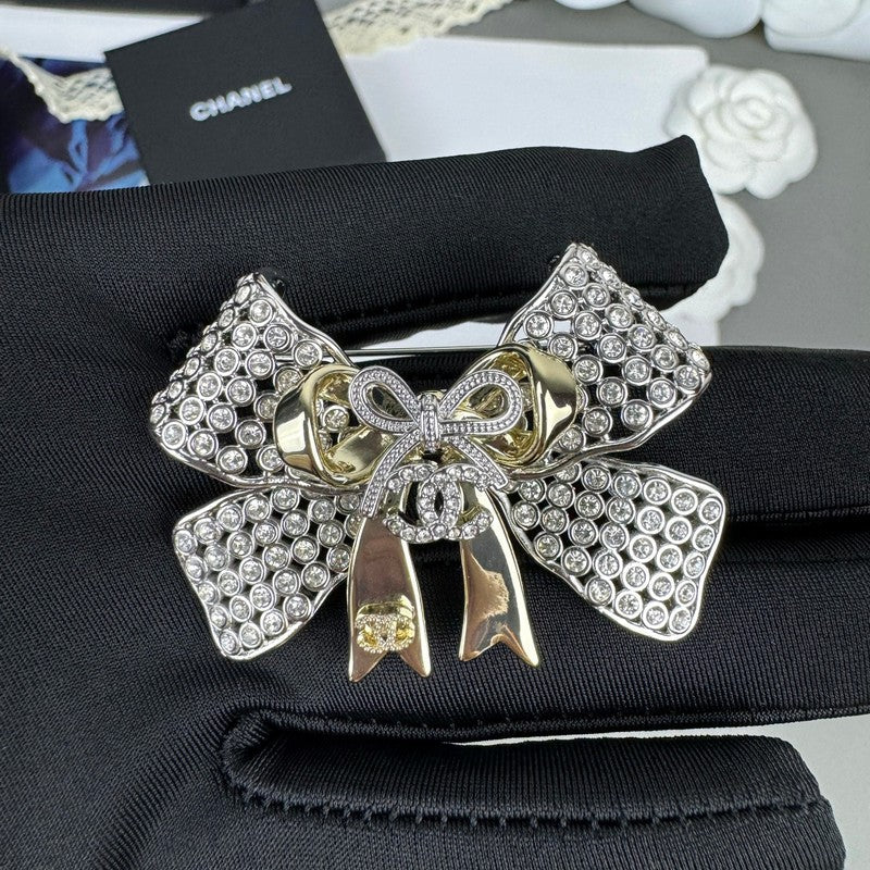 18K Chanel 25K Bow Tie Diamond Brooch