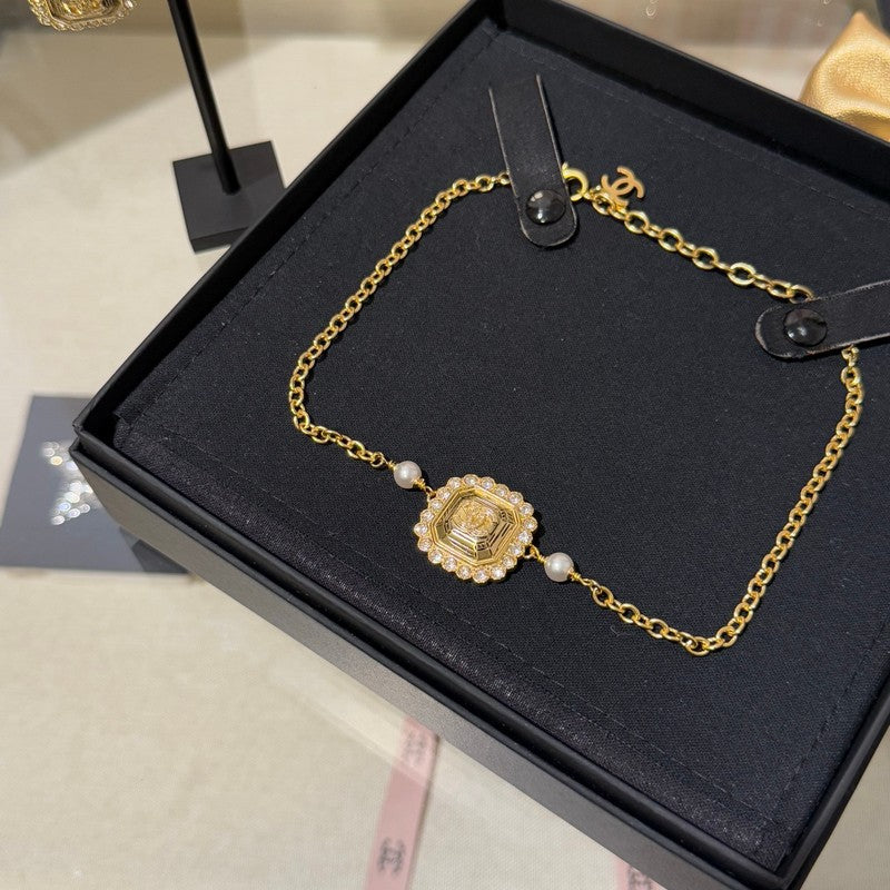 18K Chanel 25K Cube Pearl Choker Necklace