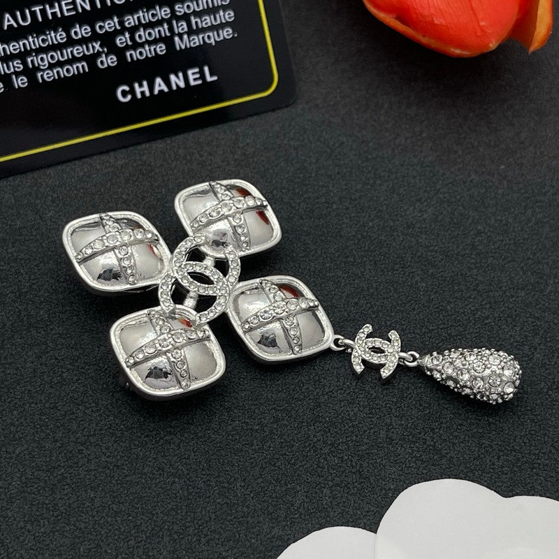 18K Chanel Diamond Shape Drop Brooch