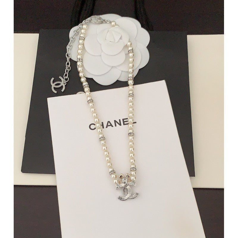 18K Chanel Flower Pearls Necklace