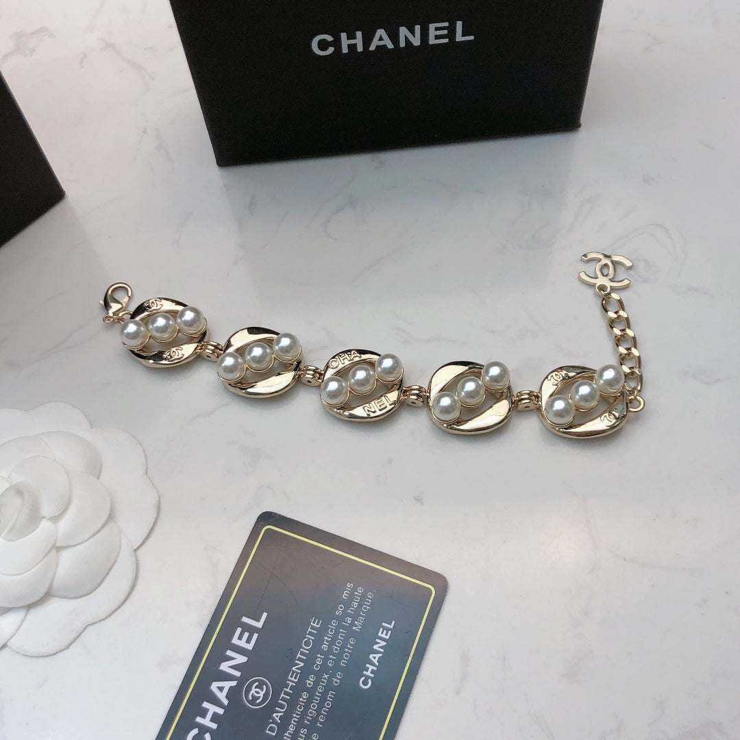 18K Chanel Pearl Bracelet