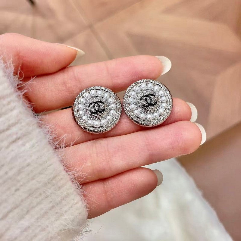 18K Chanel Pearl Round Vintage Earrings