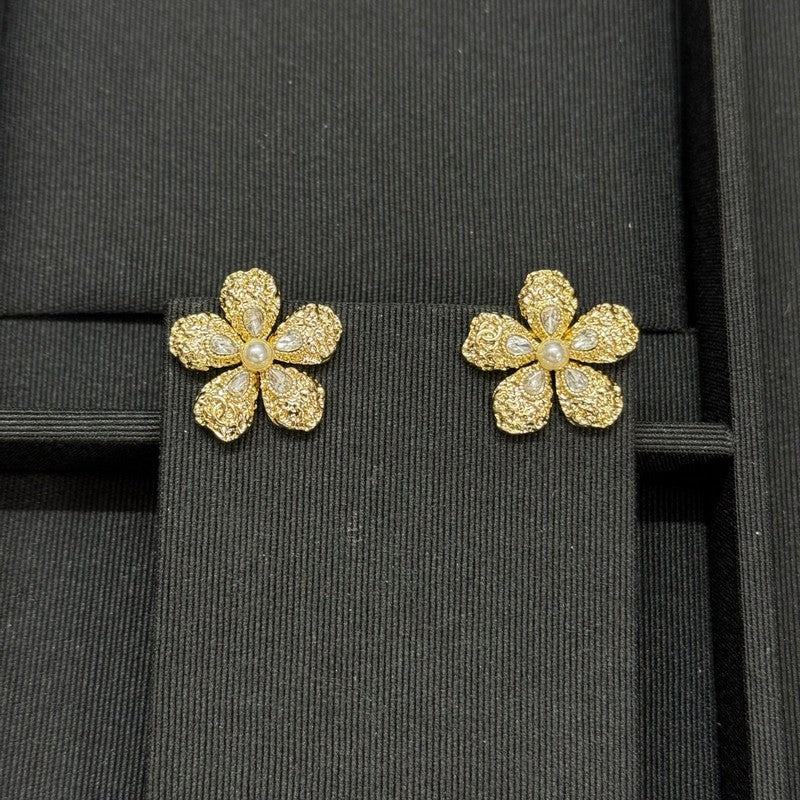 18K Chanel Flower Pearl Twist Gold Earrings