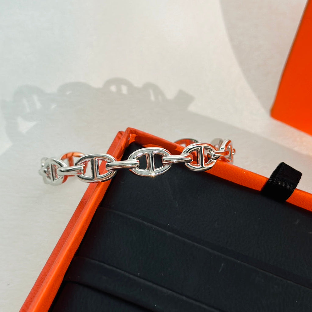 18K Chaine Open Cuff Hermes Bracelet