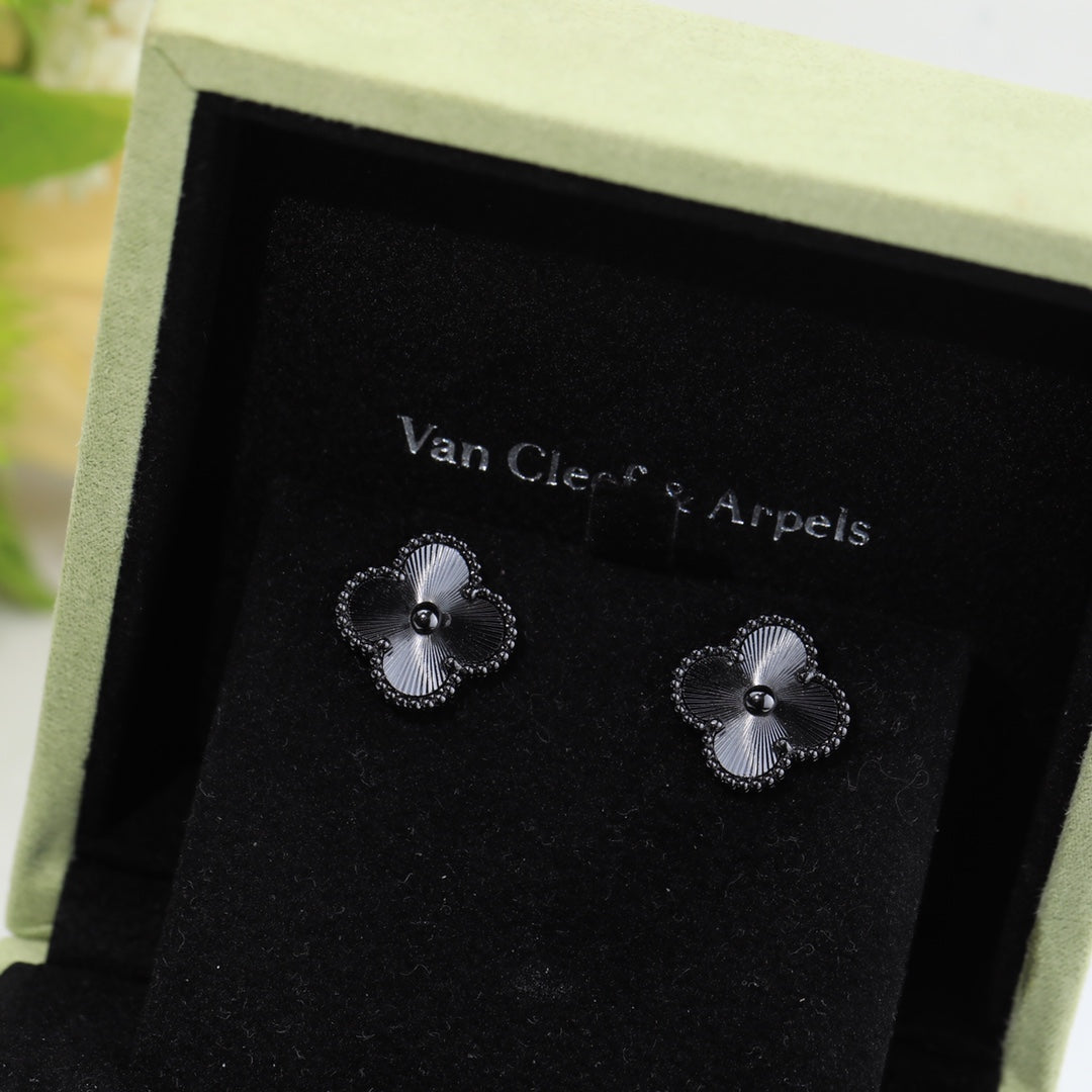 18K Van Cleef & Arpels Vintage Alhambra Black Earrings