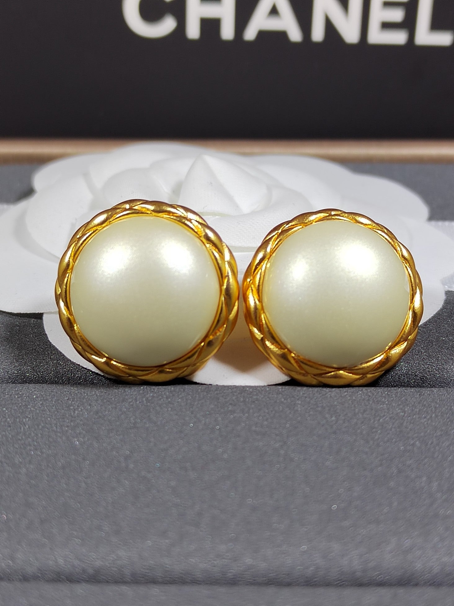 18K Chanel Round Pearl Earrings