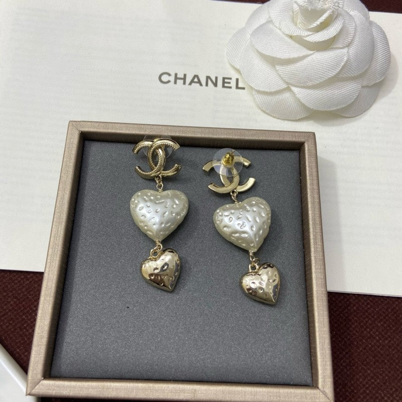 18K Chanel Heart Pearl Pendant Earrings