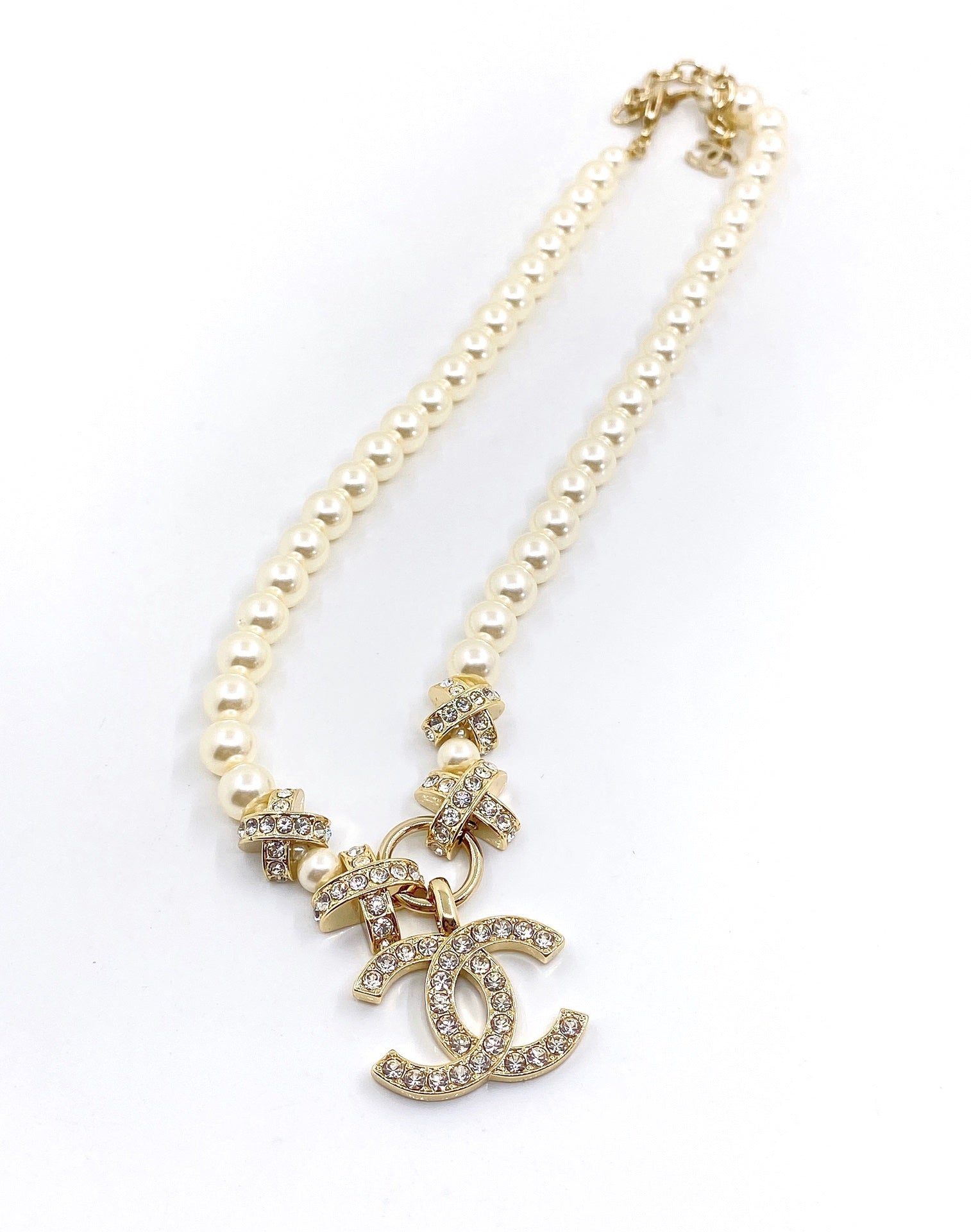 18K Chanel Pearls Chain Necklace