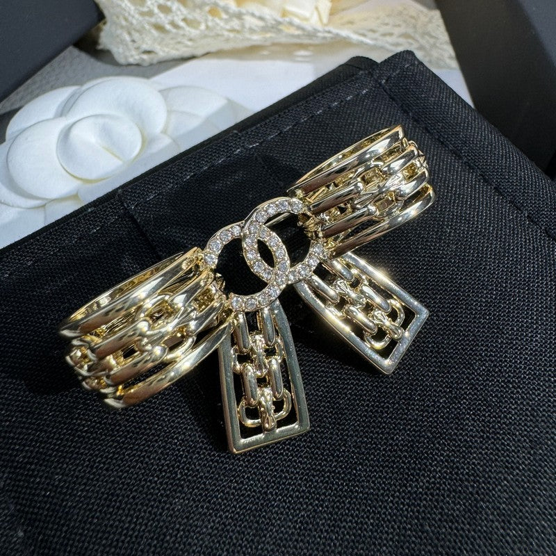 18K Chanel 25K Bow Tie Diamond Gold Brooch