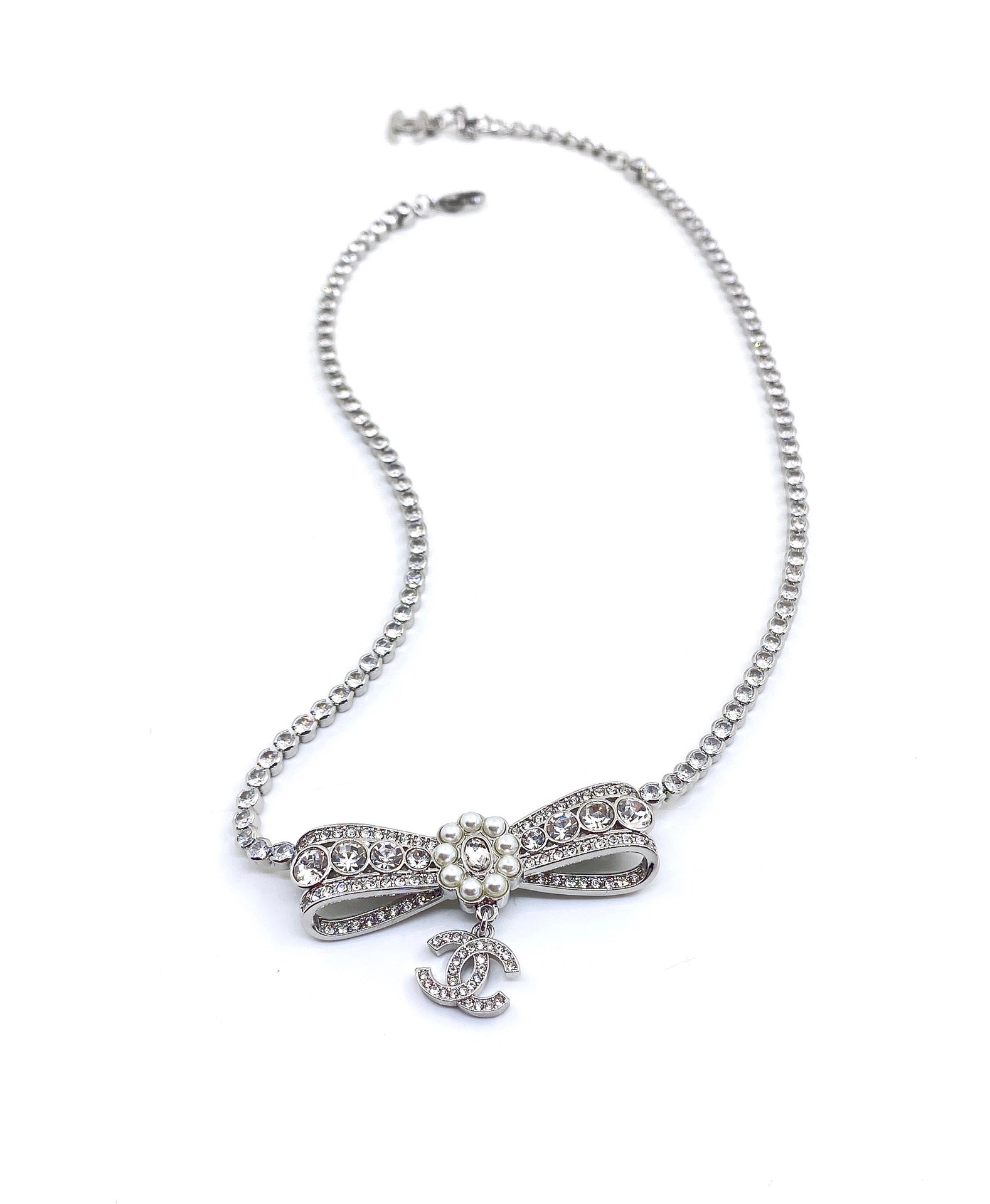 18K Chanel Diamonds Bow Tie Necklace