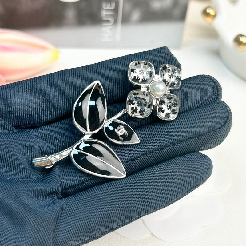 18K Chanel Black Four Leaf Clover Crystal Brooch
