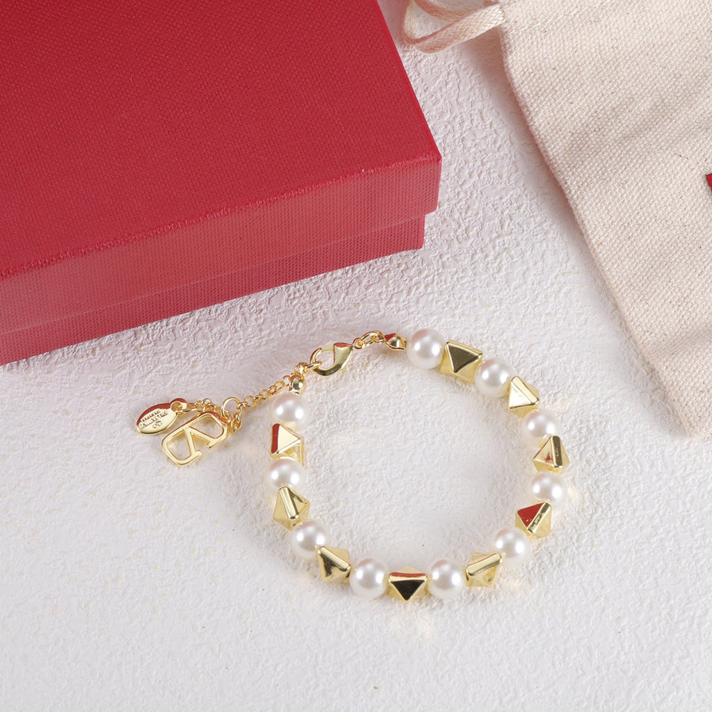 18K Valentino Vlogo Rockstud Pearls Bracelet