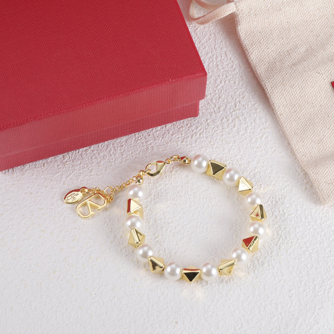 18K Valentino Vlogo Rockstud Pearls Bracelet