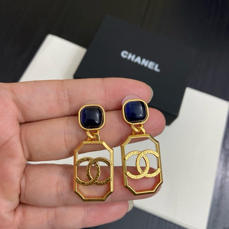 18K Chanel Black & White Pearl Gold Earrings