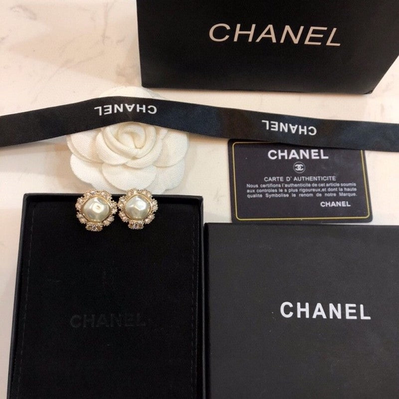 18K Chanel Round Pearl Diamond Earrings