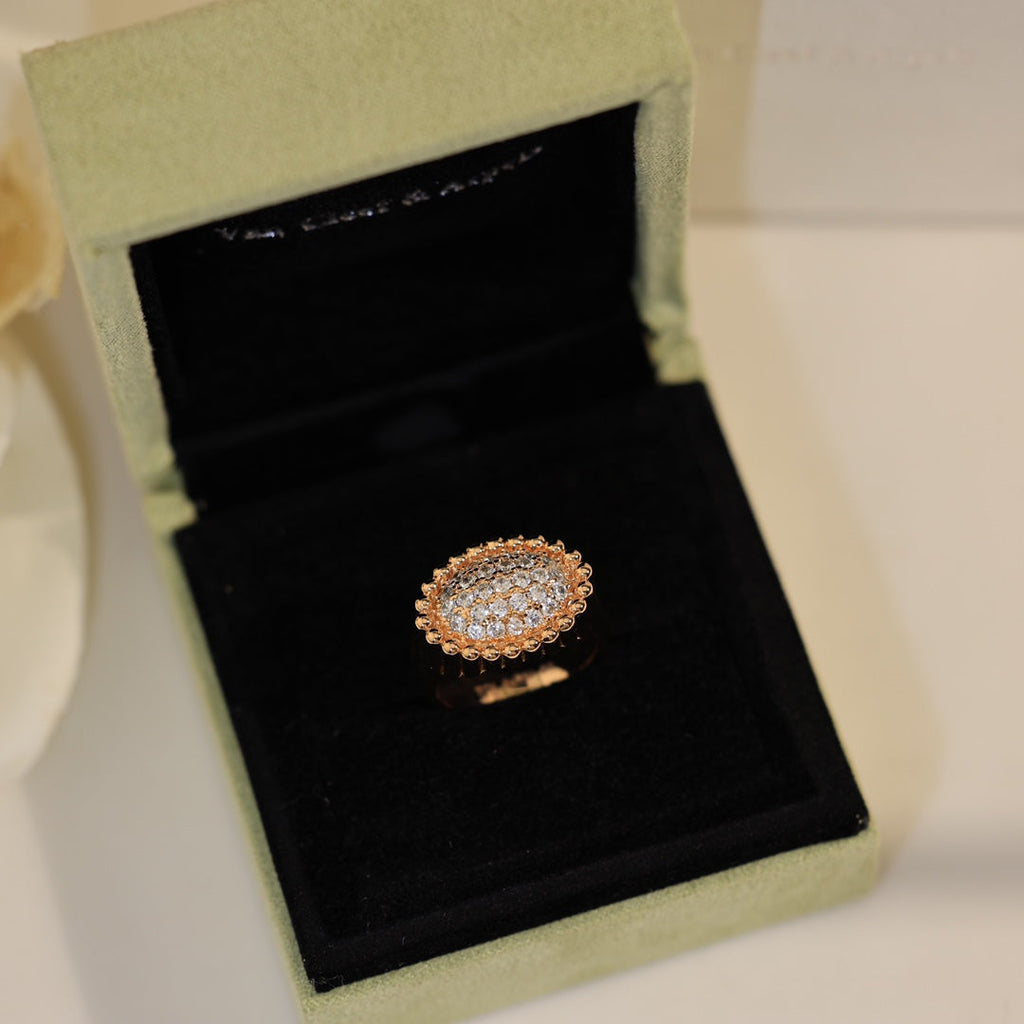 18K Van Cleef & Arpels Perlee Diamond Ring