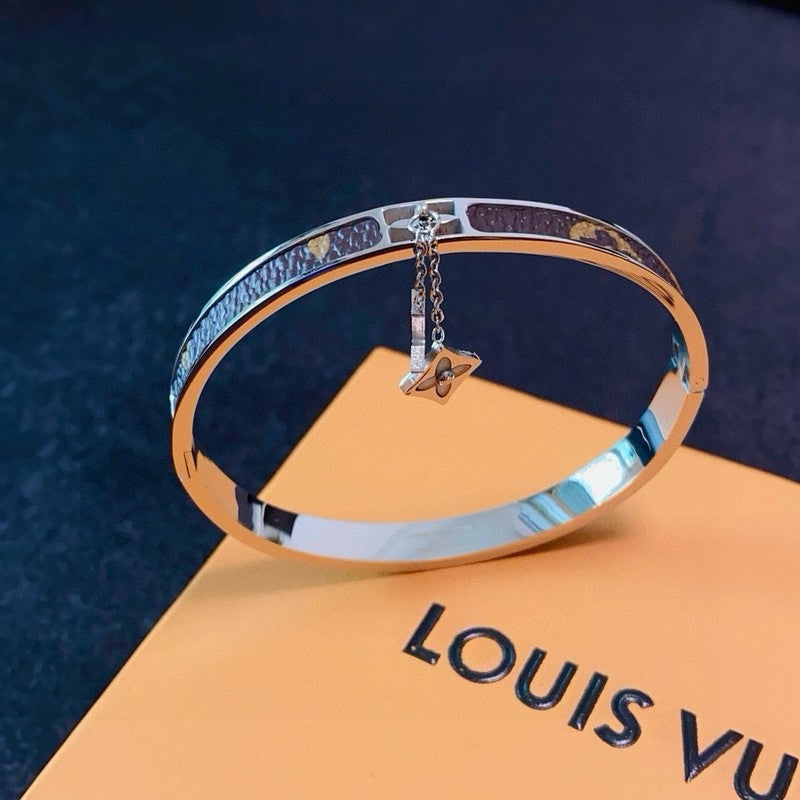 18K Louis Vuitton Vintage Pendant Gold Bracelet