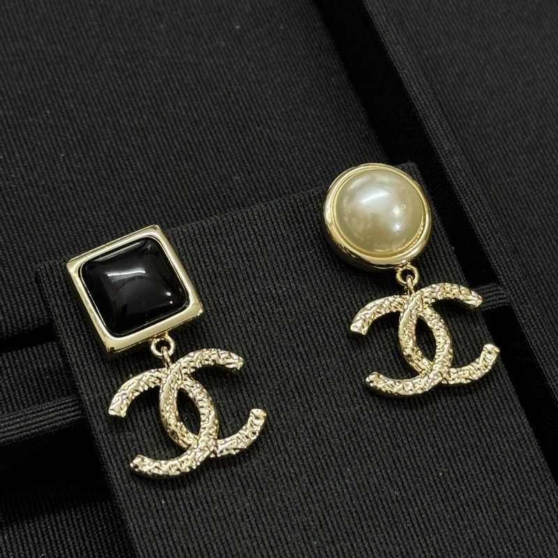 18K Chanel Black & White Pearl Pendant Earrings