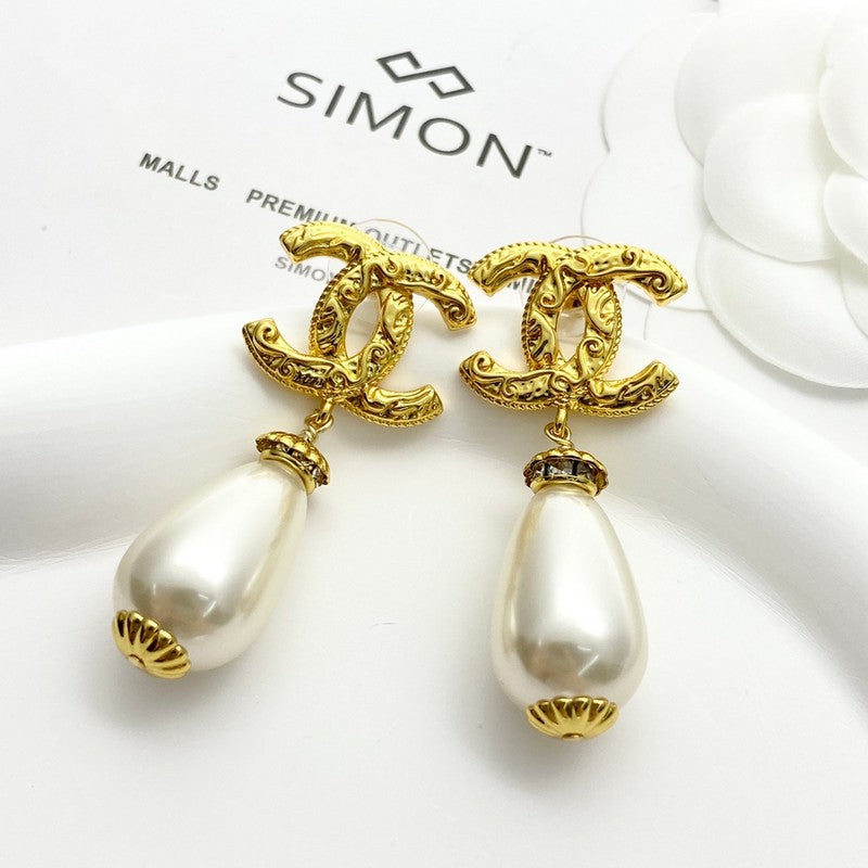 18K Chanel Pearl Pendant Gold Earrings
