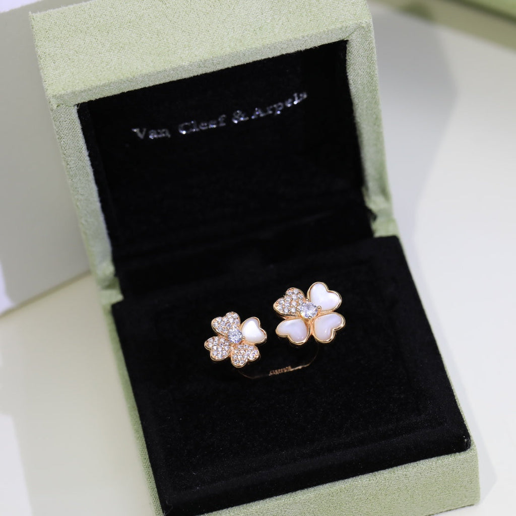 18K Van Cleef & Arpels Cosmos Between the Finger Diamond Ring