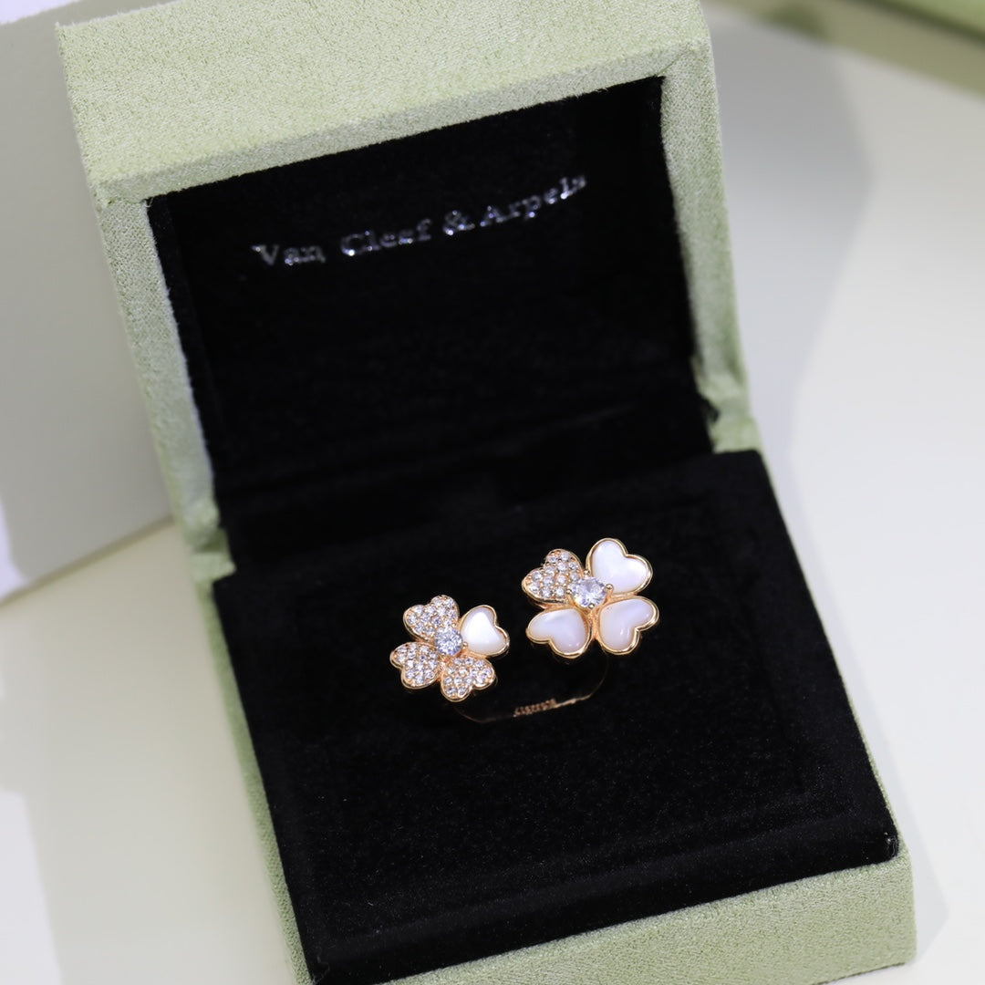 18K Van Cleef & Arpels Cosmos Between the Finger Diamond Ring