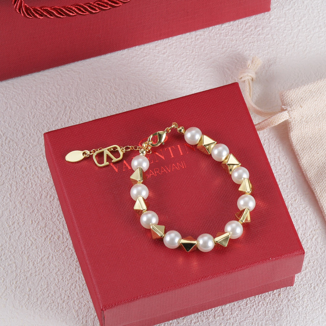18K Valentino Vlogo Rockstud Pearls Bracelet