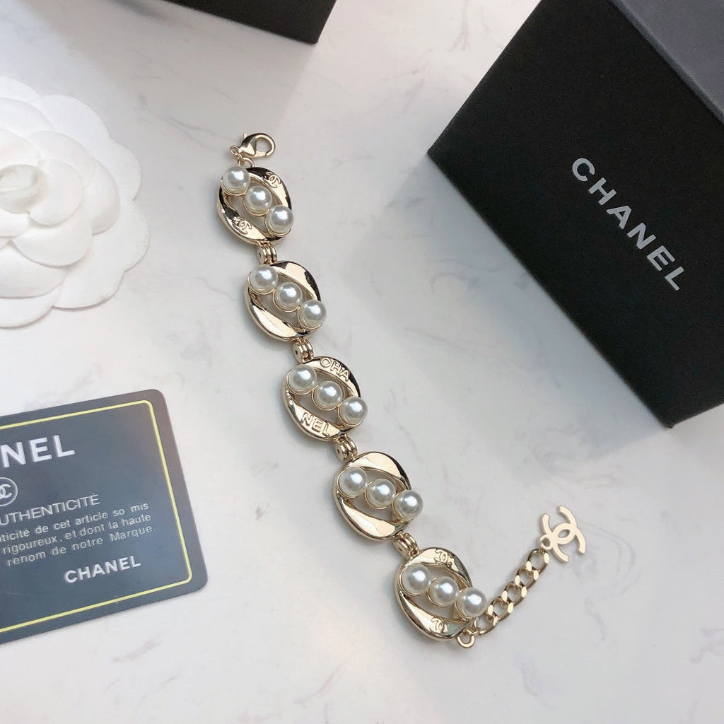 18K Chanel Pearl Bracelet