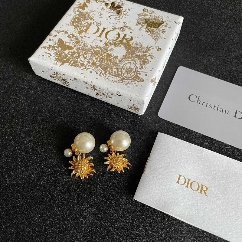 18K Dior Vintage Flower Earrings