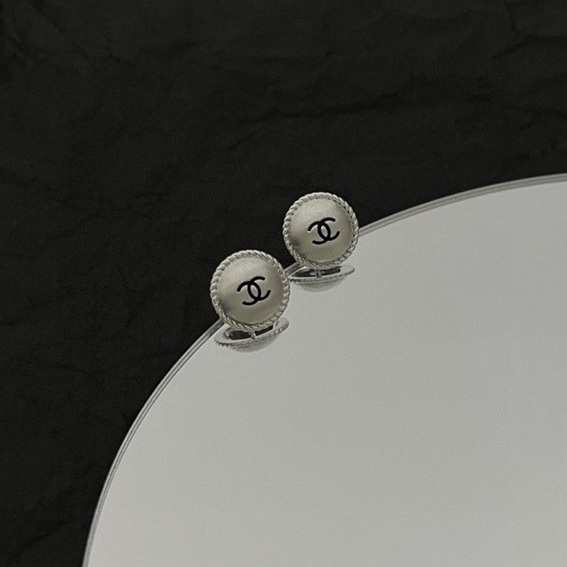 18K Chanel White Gold Round Earrings