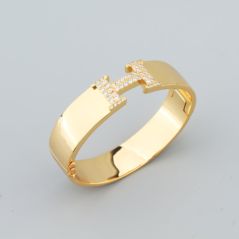 18K Clic Hermes Diamond Bracelet