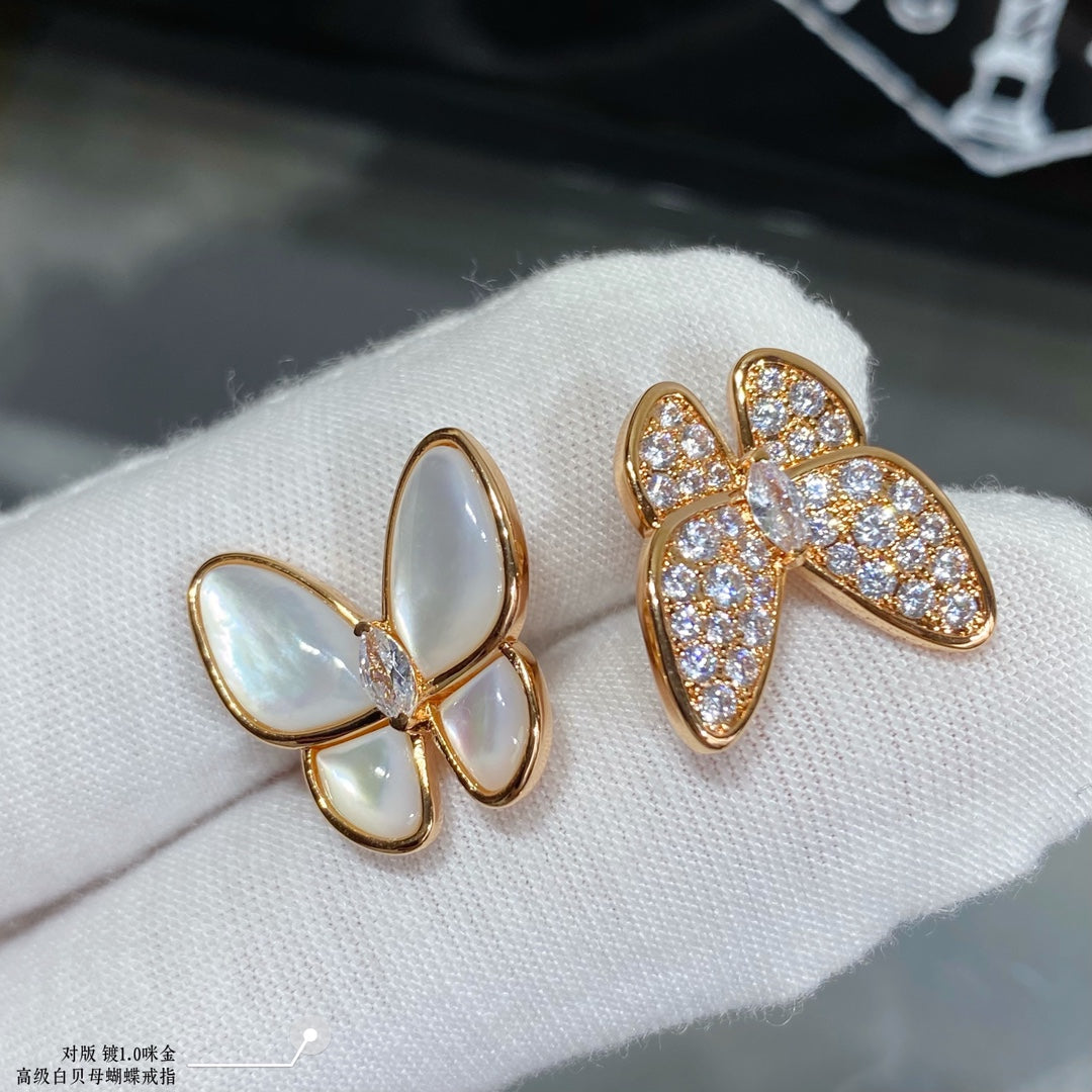 18K Van Cleef & Arpels Two Butterfly Between the Finger Pearl Ring