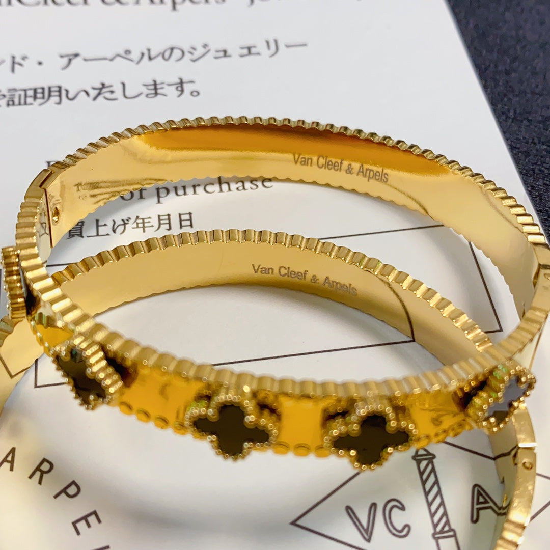 18K Van Cleef & Arpels Perlee Clovers Bracelet