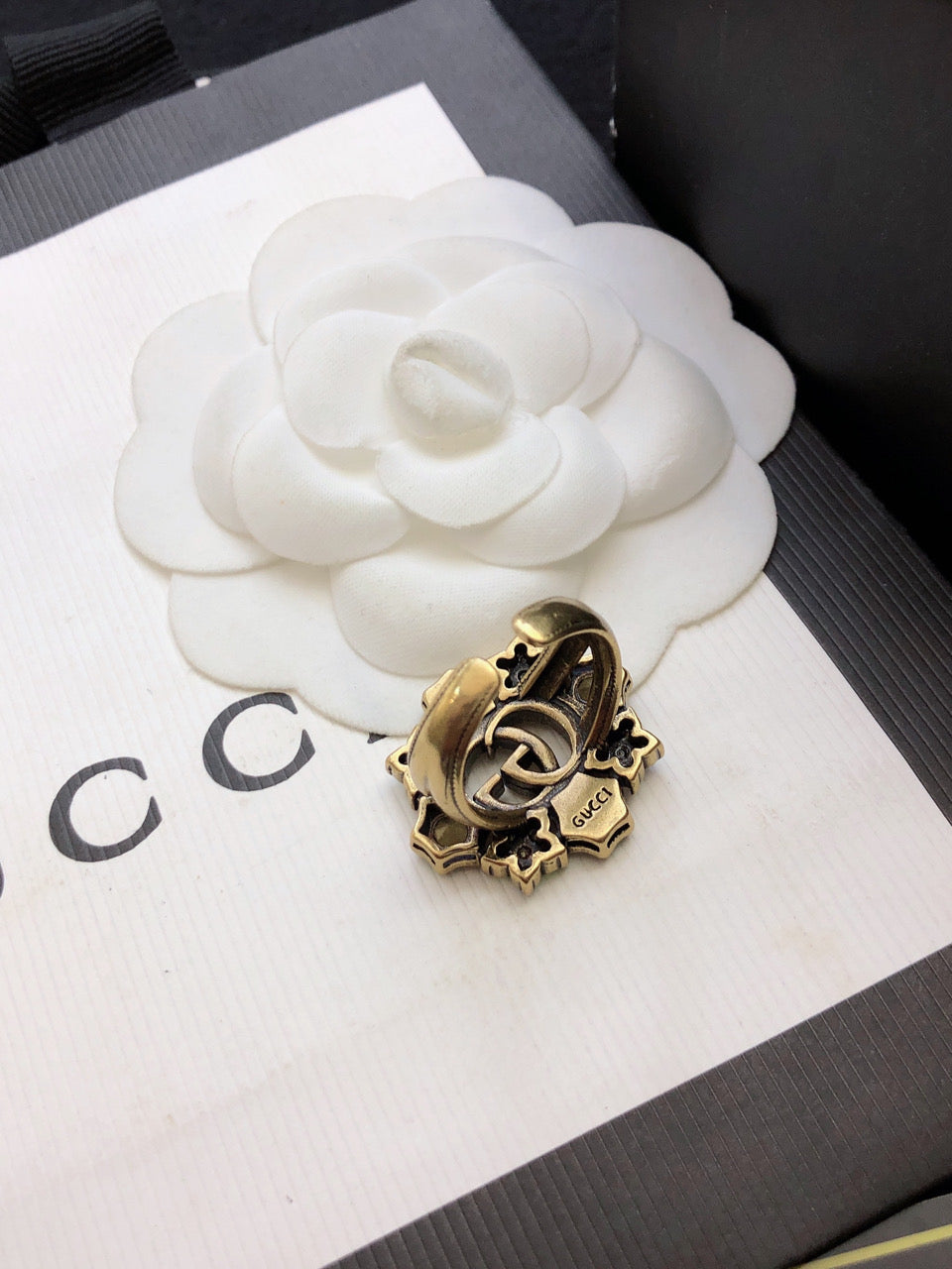 18K Gucci Crystal Flower Ring