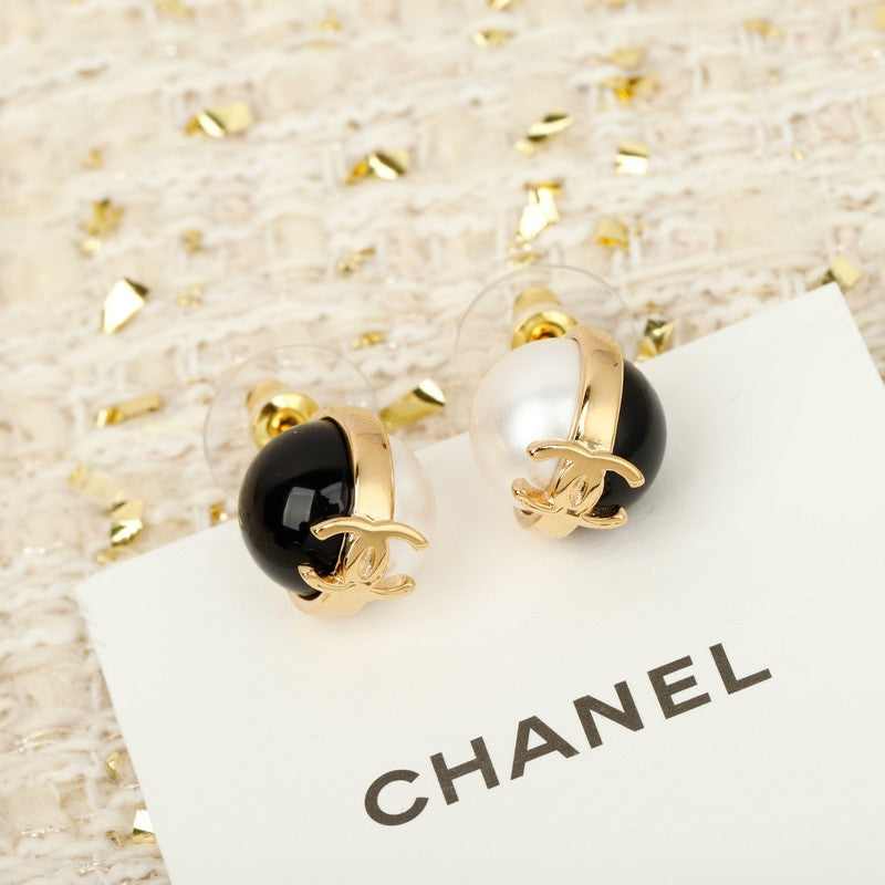 18K Chanel Black & White Pearl Earrings