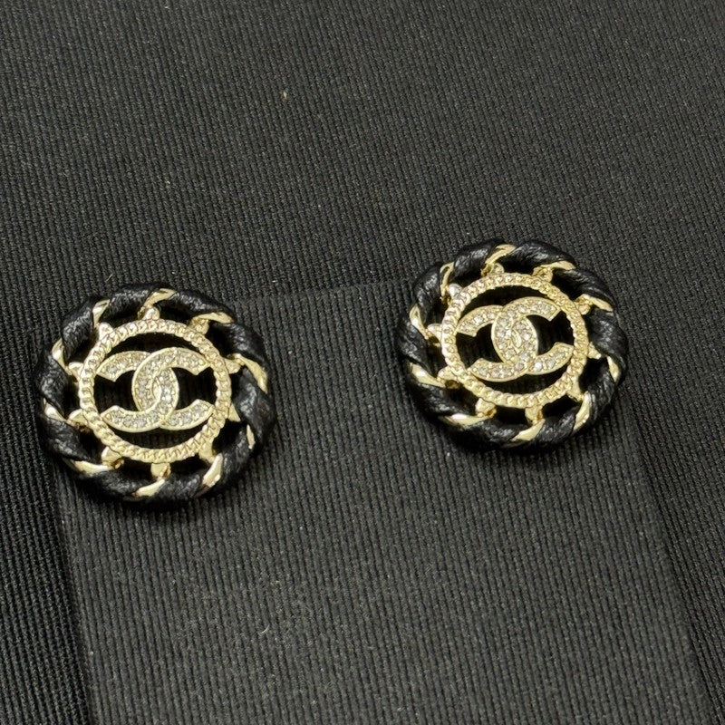 18K Chanel Black Leather Round Earrings