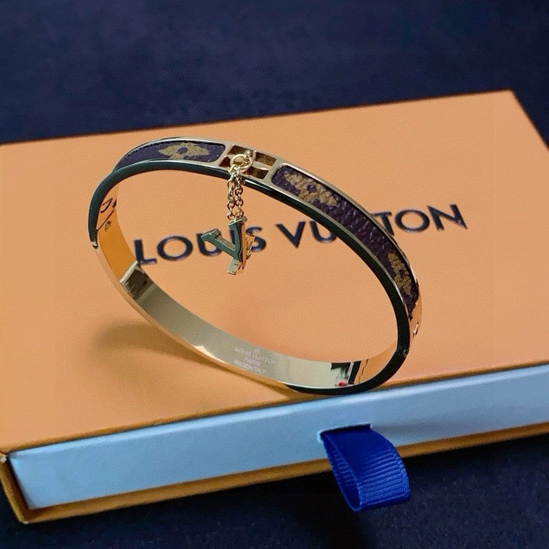 18K Louis Vuitton Vintage Pendant Gold Bracelet