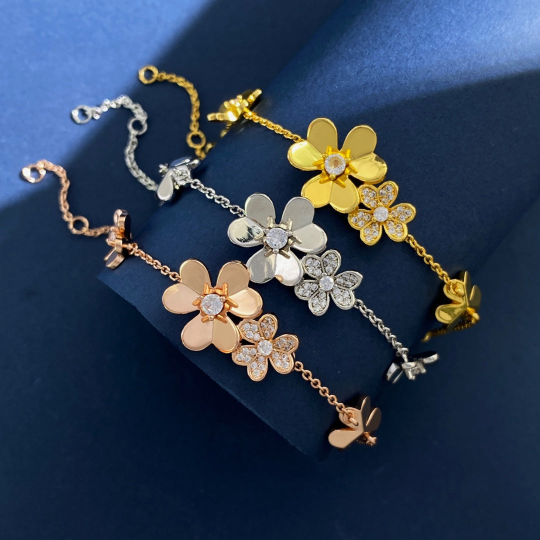 18K Van Cleef & Arpels Frivole Diamonds Clover Bracelet