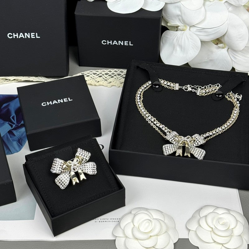 18K Chanel 25K Bow Tie Diamond Brooch