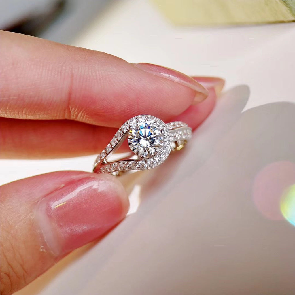 18K Van Cleef & Arpels Couture Solitaire Ring