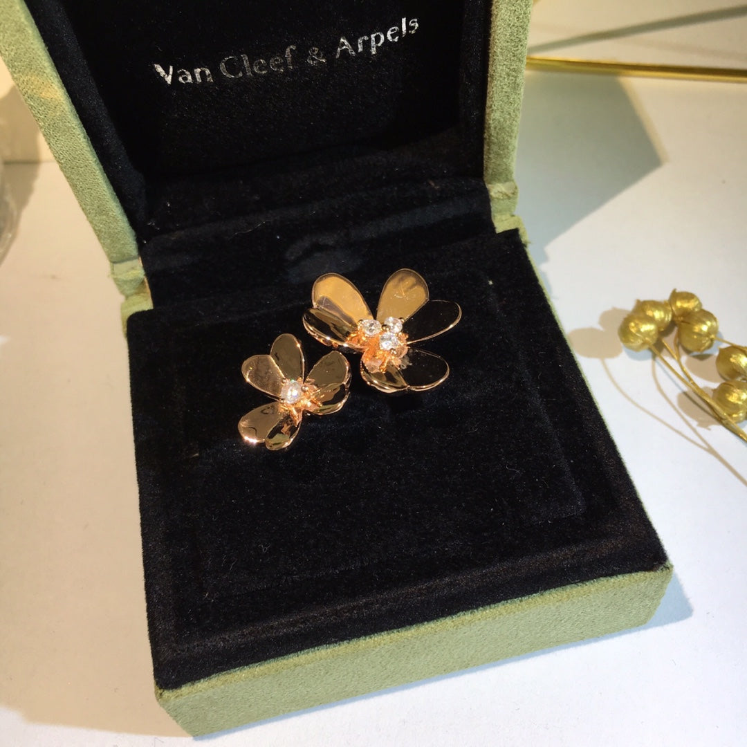 18K Van Cleef & Arpels Frivole Between the Finger Ring