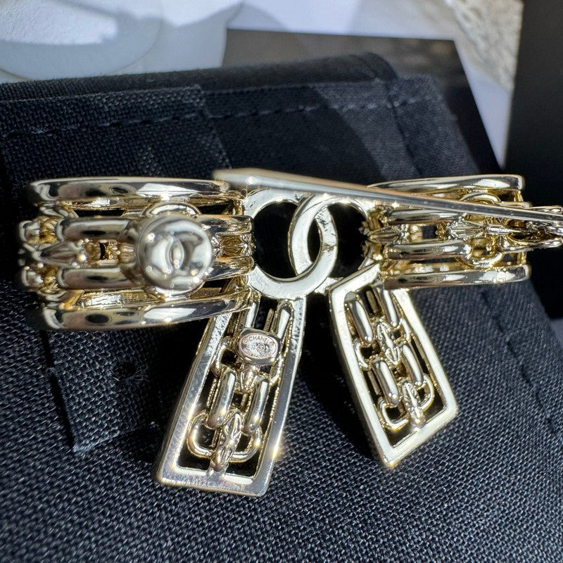 18K Chanel 25K Bow Tie Diamond Gold Brooch