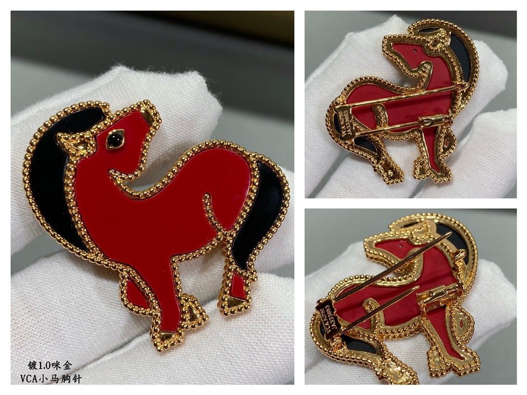 18K Van Cleef & Arpels Lucky Animals Horse Clip Brooch