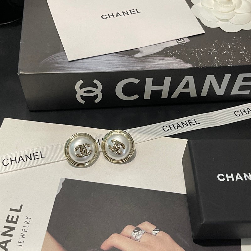 18K Chanel Round Gold Earrings