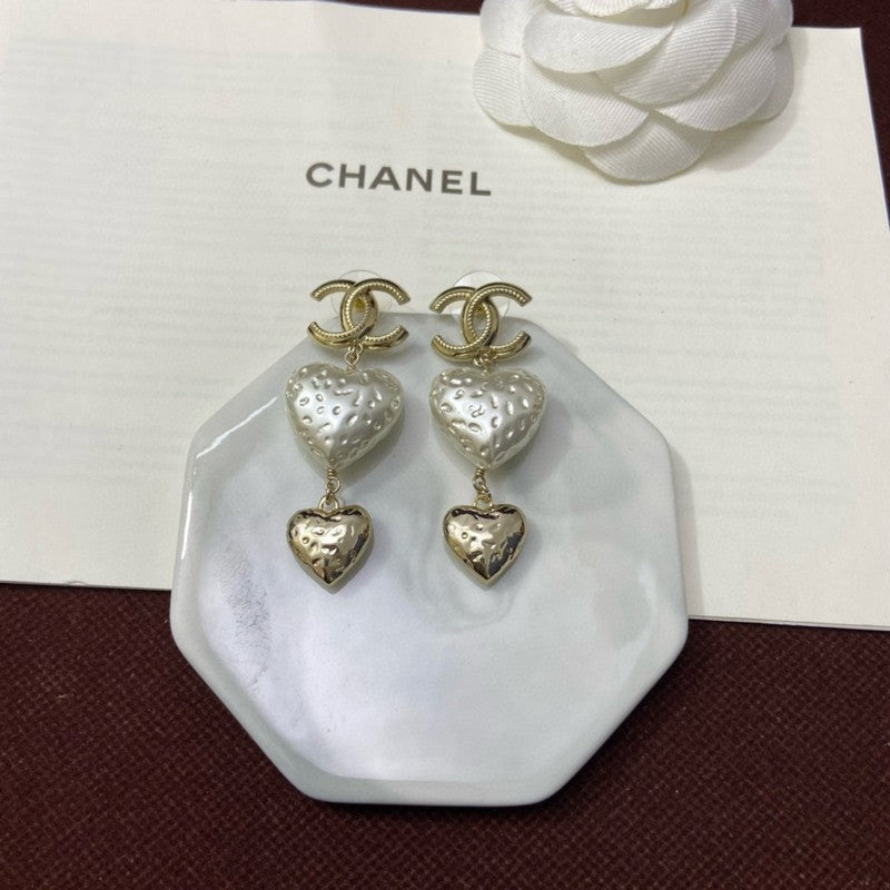 18K Chanel Heart Pearl Pendant Earrings