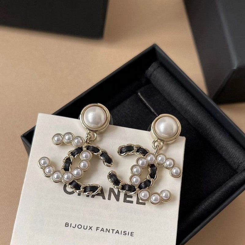 18K Chanel 25K Black & Pearls Gold Earrings