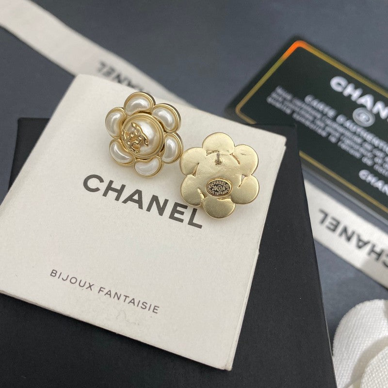 18K Chanel Flower Pearl Earrings